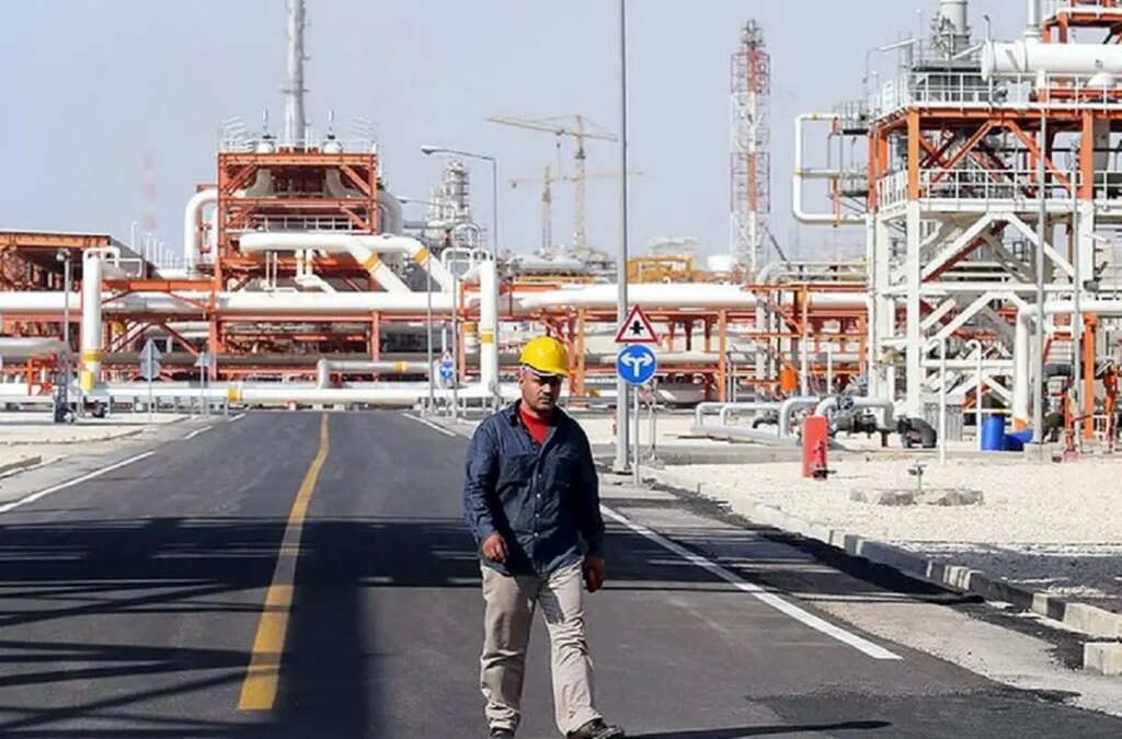 ادامه اعتصاب کارگران در اعتراض به شرایط کار