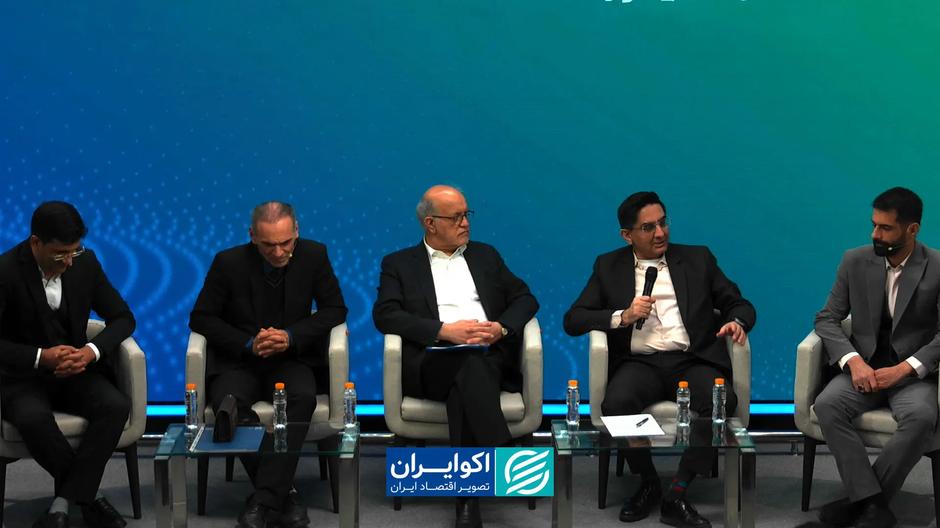 نقشه‌راه ارزی در عصر تحریم؛ چرا باید نرخ بازار را به رسمیت شناخت؟