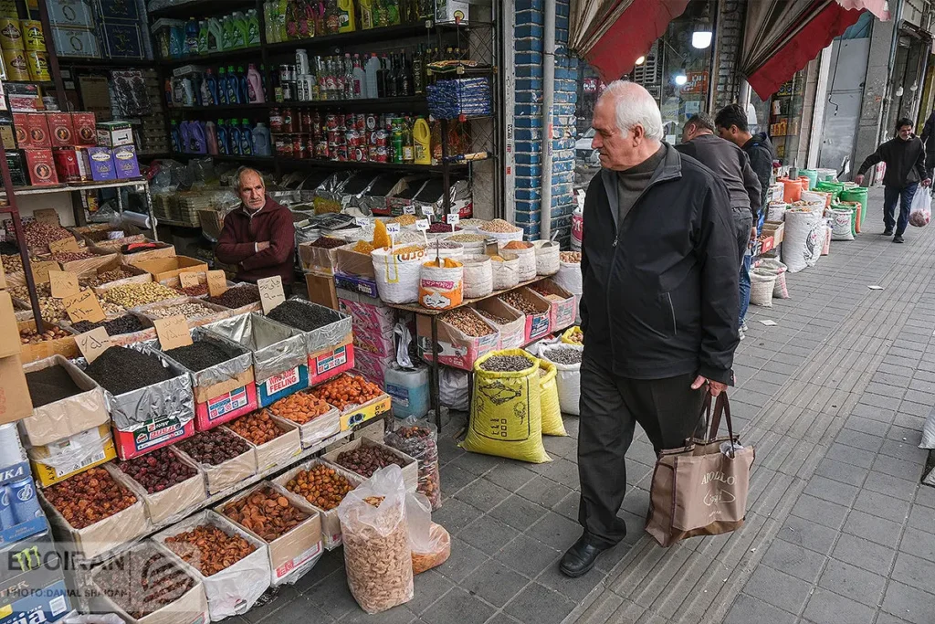 نمی شود ریال درآمد و دلار خرج کرد/ یک میلیون کالا دردی را دوا نمی کند