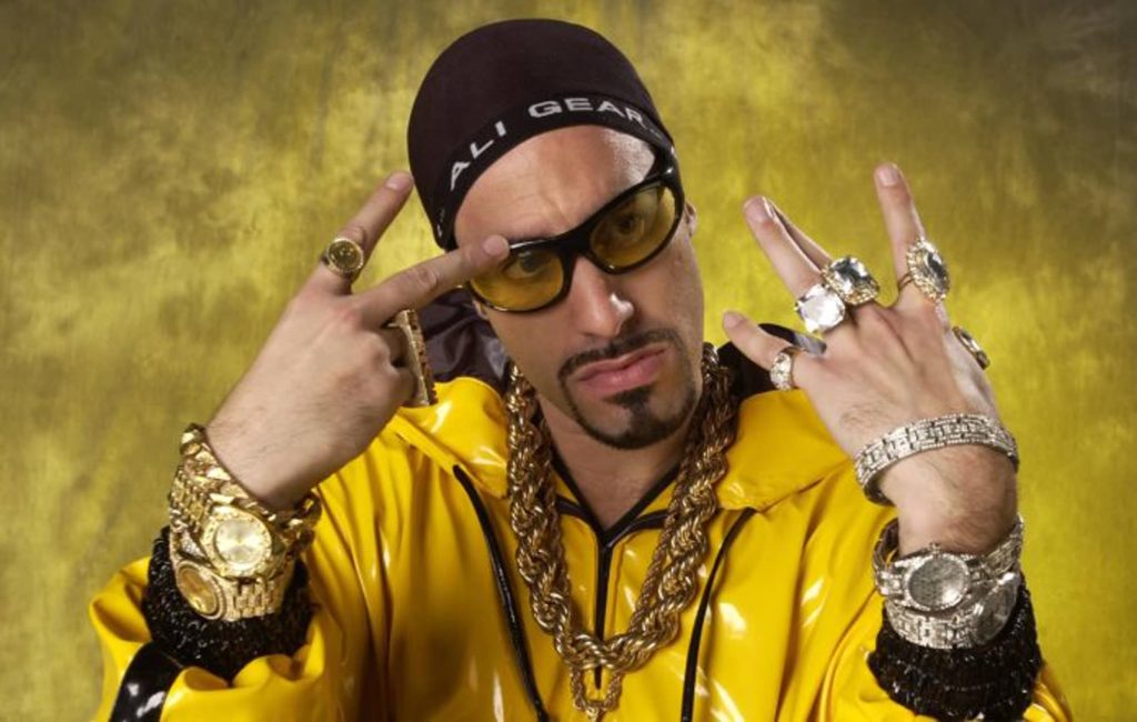 فیلم جدید Ali G با اتهام نژادپرستی روبه‌رو شد؛ سینماهای بریتانیا آن را اکران نمی‌کنند