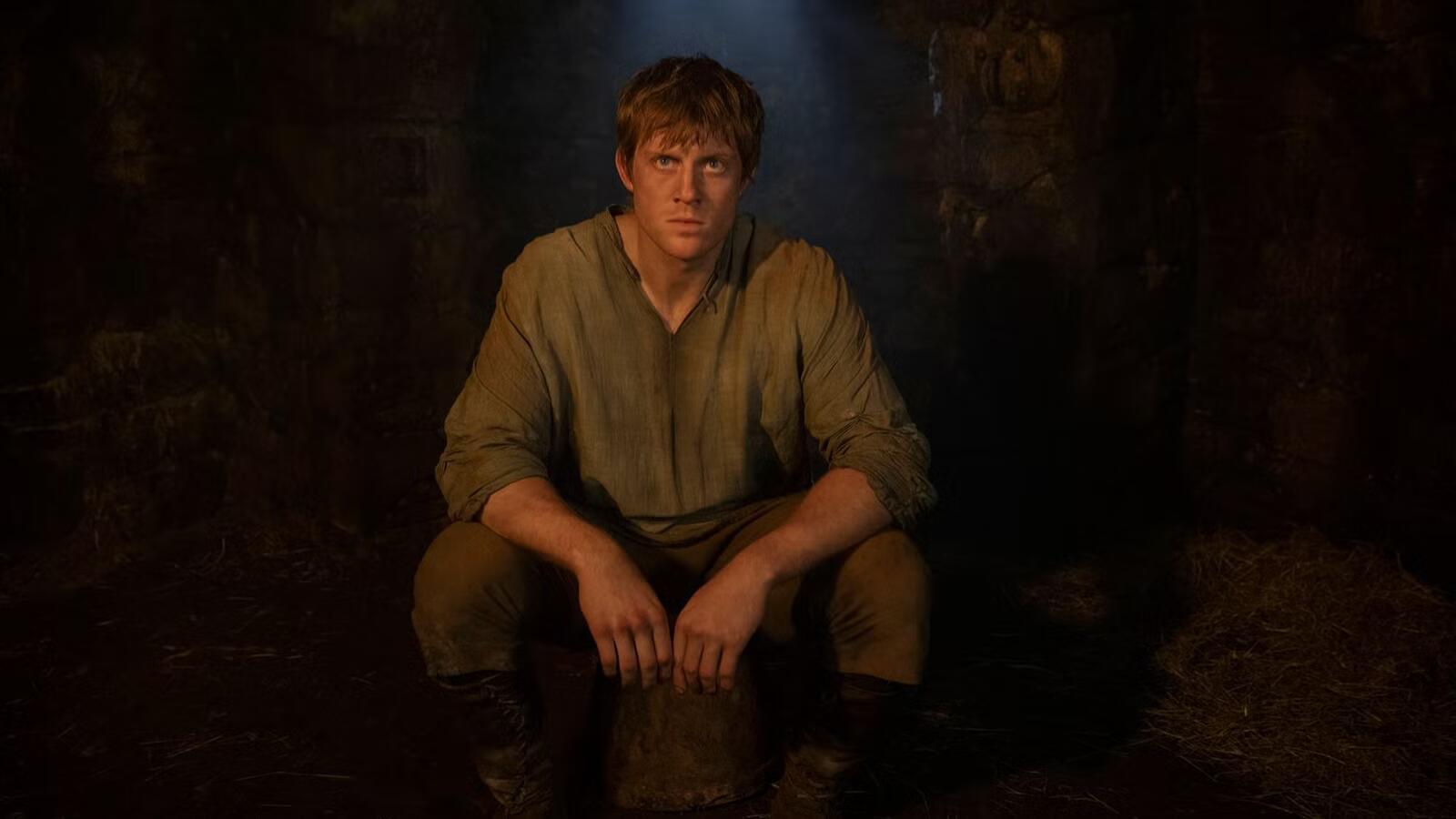 پیتر کلافی از هدیه پایان فیلم‌برداری فصل دوم A Knight Of The Seven Kingdoms رونمایی کرد + تصویر