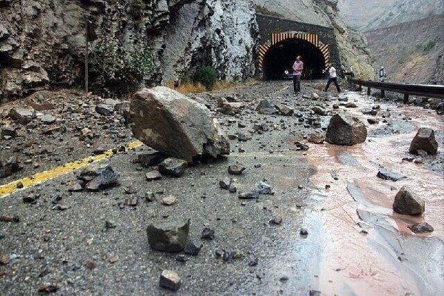احتمال ریزش سنگ و رانش زمین در جاده‌های شمال